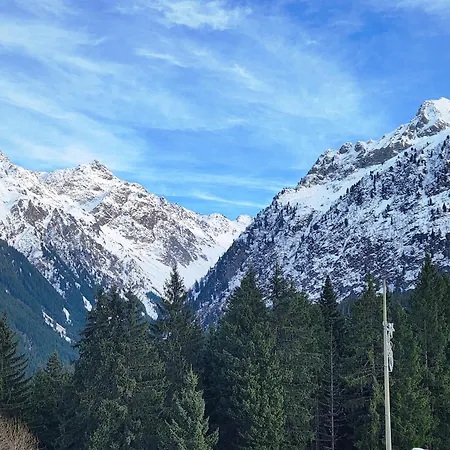Pratique En Rdc, Au Calme, Avec Vue Le Haut-Breda